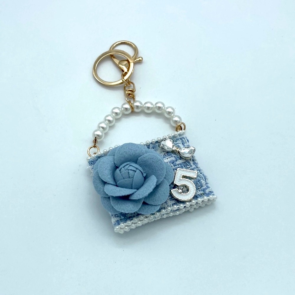 NEW BLUE & WHITE BAG TWEED PEARL CHARM
